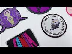 野球の布のための刺繍されたパッチの付着力の鉄を支持する熱出版物