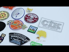 刺繍パッチ ポリエステルあや織りの綿織物の注文の国旗のロゴ8 CMの鉄