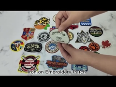 OEKO-TEXの標準的な衣類の刺繍パッチの洗濯できるあや織りの生地の頭骨の長方形の形