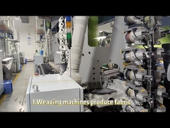 注文の編まれたラベルを修繕する現実的な生地のロゴのステッカーを形づけなさい