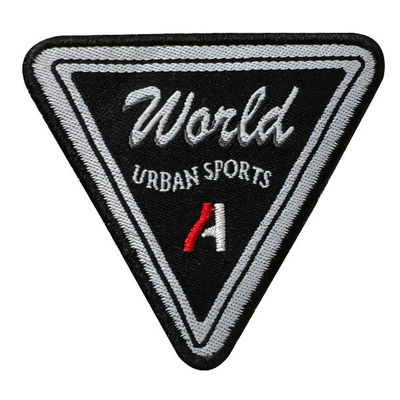 三角形の刺繍パッチの編まれたパッチの都市スポーツのロゴの鉄をカスタム設計しなさい