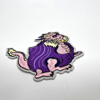 刺繍パッチ4色のドラゴンのカートンの鉄パッチの憶病な鉄無し