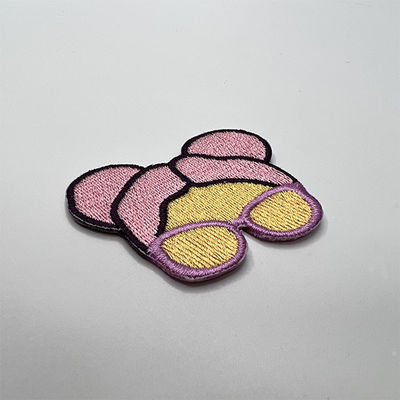 刺繍のバッジOEKO-TEX標準的なMerrowのボーダー衣類パッチのピンクの涼しい女の子の鉄