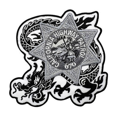 再使用可能な注文の刺繍パッチのあや織りの生地/100% のポリエステルによって刺繍されるロゴ パッチ