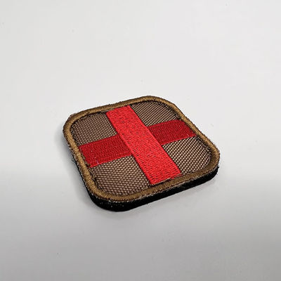 耐久のEcoの友好的な注文の刺繍されたパッチはバッキングのMerrowのボーダーでアイロンをかけます
