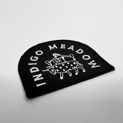 刺繍されるShrinkproofの注文のロゴは刺繍パッチの衣類の鉄を修繕する