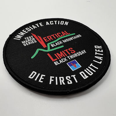 注文の刺繍されたロゴは布パッチのモノグラムの鉄を修繕する