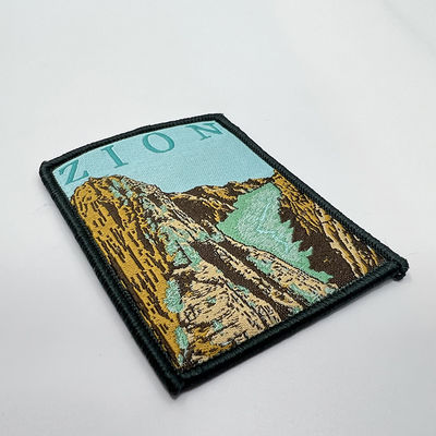 注文のPantoneは刺繍が自然な設計を修繕する編まれたパッチの鉄を着色する
