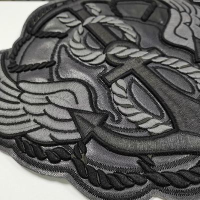 革耐久財3Dはレーザーがボーダーを形づくカスタマイズされて切ったパッチを刺繍した