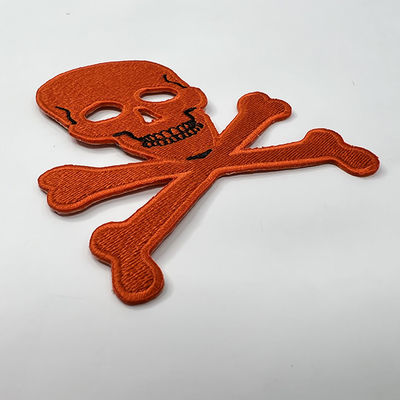 衣類のための刺繍されたパッチの頭骨パターンあや織りの洗濯できる鉄