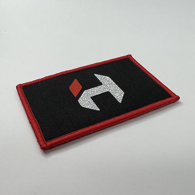 刺繍パッチの防水熱い溶解によって編まれるパッチの赤いMerrowのボーダー鉄